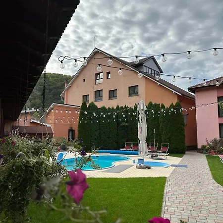 Gæstehus Pensiunea Roua Muntilor 4*